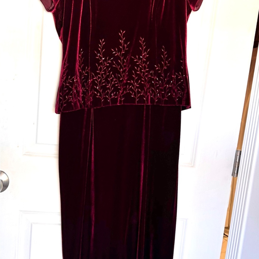 Jessica Howard Vintage Velvet Special occasion dress burgundy size 8